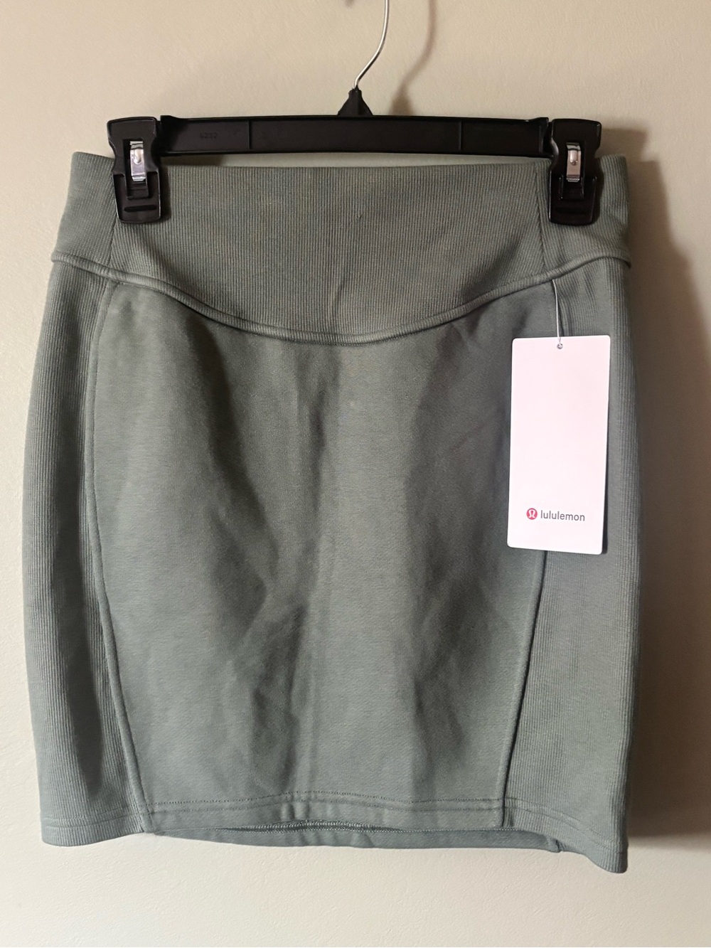 Lululemon Scuba High Rise Mini Skirt Green Size S NWT